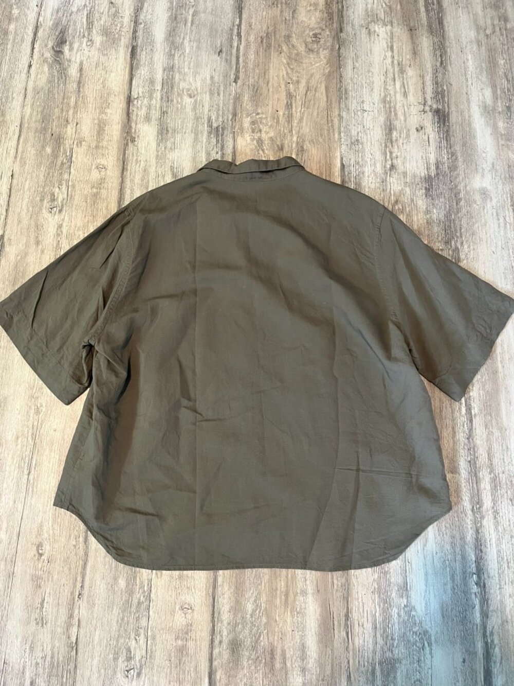 SALE! 2 Uniqlo W's Linen Blend Open Collar S/S Shirts, Black & Olive, Large - Picture 16 of 16